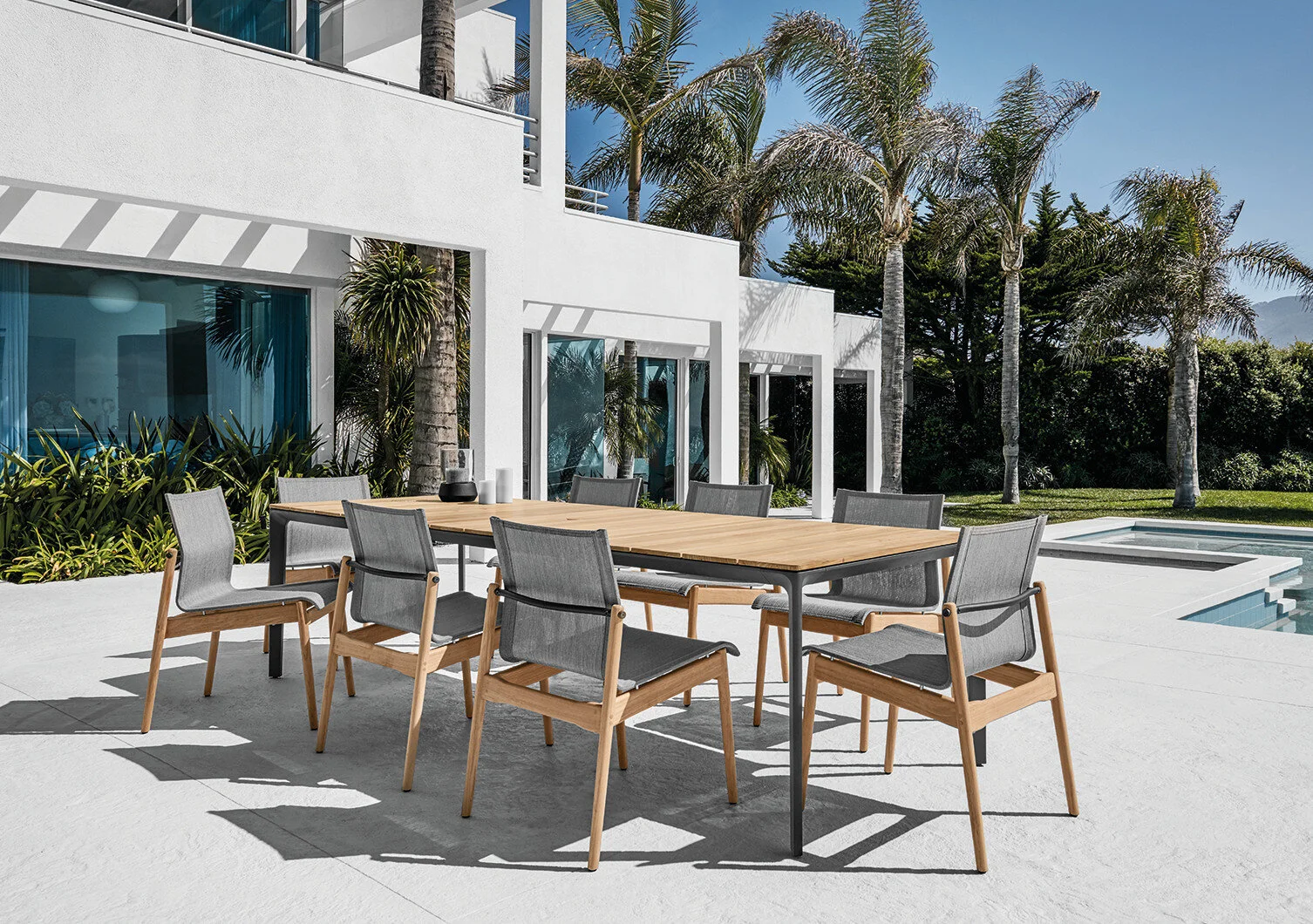 Gloster | Carver Dining Table