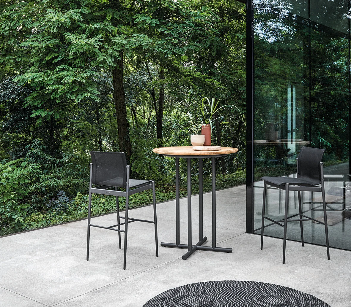Gloster | Whirl Bar Table