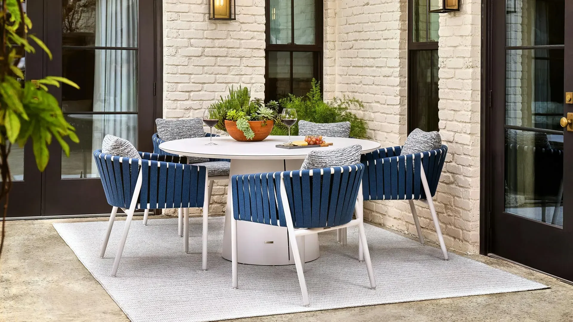 Brown Jordan | Oscar II Dining