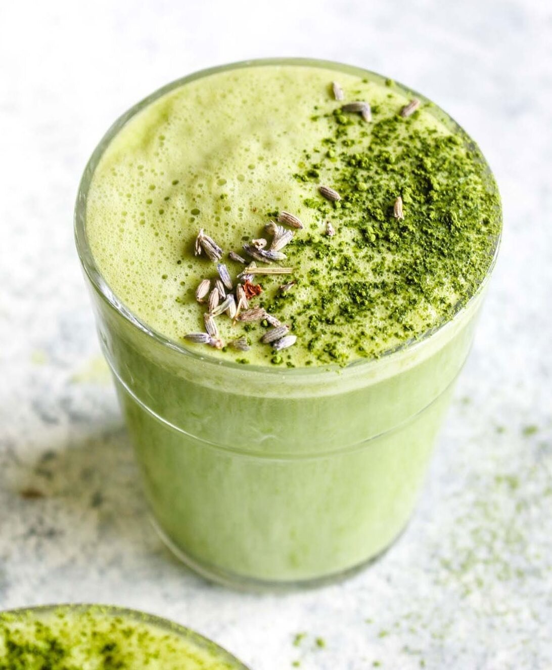 MATCHA 🌱 todos os dias!! Porque me da energia... supostamente anti-aging (super rico em antioxidantes)...sinto-me com o metabolismo mais equilibrado e a boa disposi&ccedil;&atilde;o tamb&eacute;m ... adoro o sabor... e melhora MUITO a minha mem&oacu