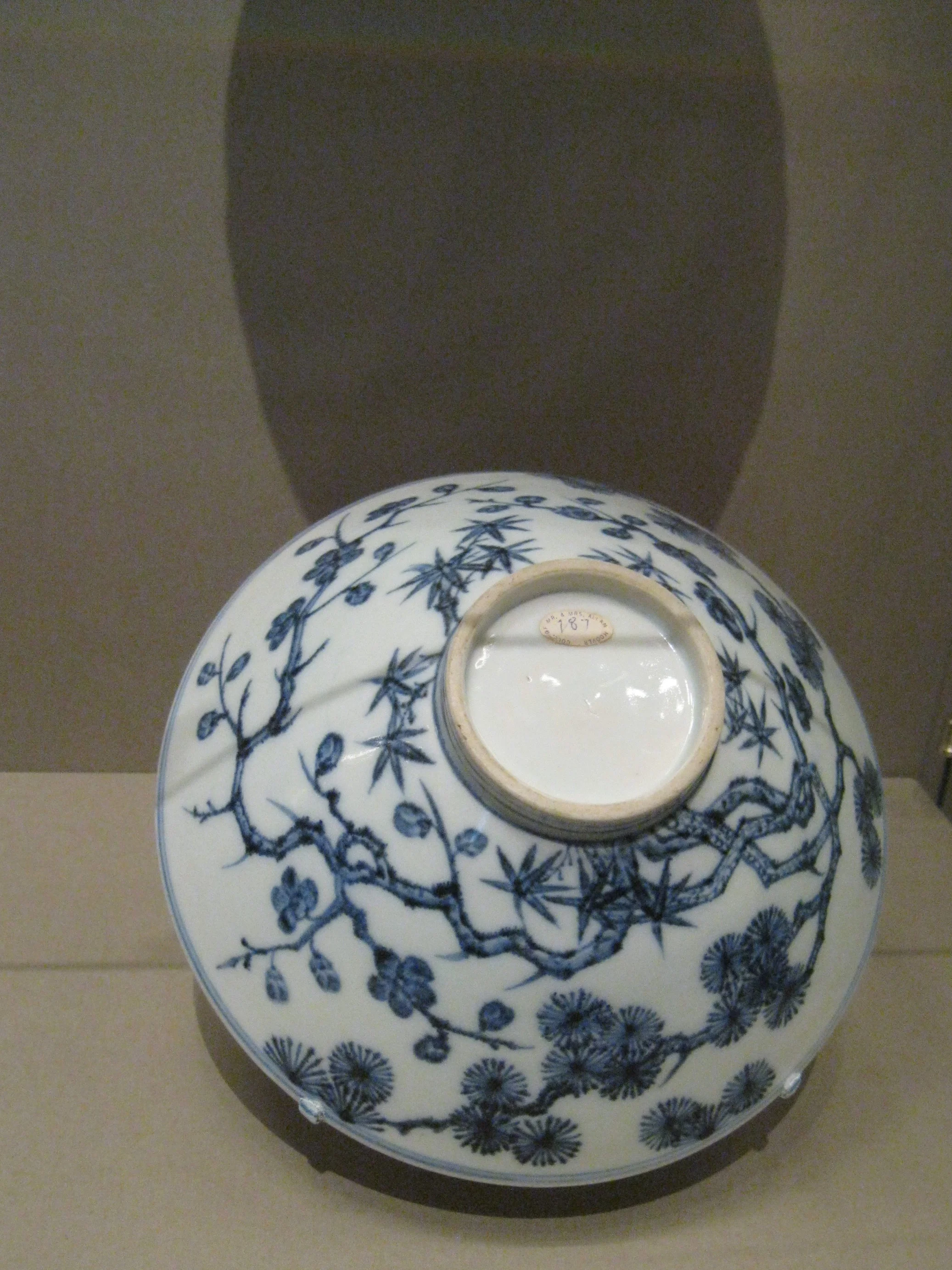 Bowl with the three friends of Winter ( Plum, Bamboo, Pine) circa 1426-1435