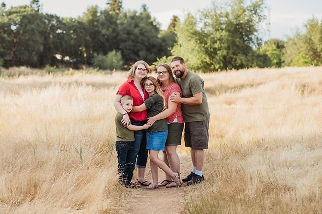 Goodness I&rsquo;ve missed this. ❤️
@heathersmith0904 
#elkgrovefamilyphotographer #galtfamilyphotographer #lodifamilyphotographer #norcalphotographer #sacramentofamilyphotographer #smalpresets #soulmatepresets #familygoals #familyphotography #family