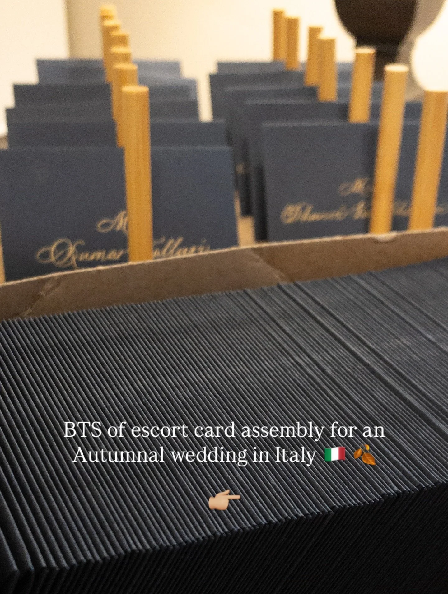 Assembling wedding weekend details is therapeutic&mdash; especially when it&rsquo;s very much intentionally elegant. 🖤

_____
#leslieandpaper #behindthescenes #bts #weddingdetails #destinationweddingitaly #destinationwedding