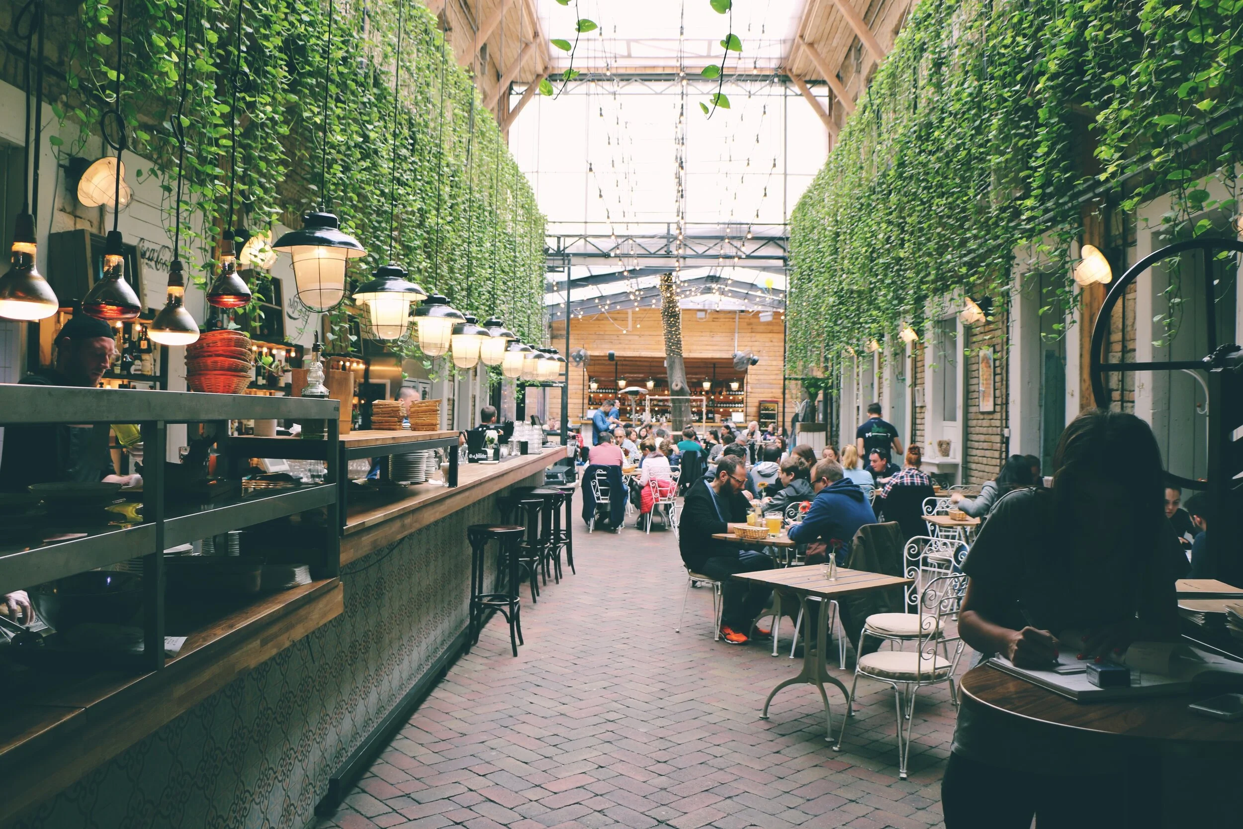 Los Angeles Restaurant Scene Lights Up with Daring Moves Amid the Pandemic