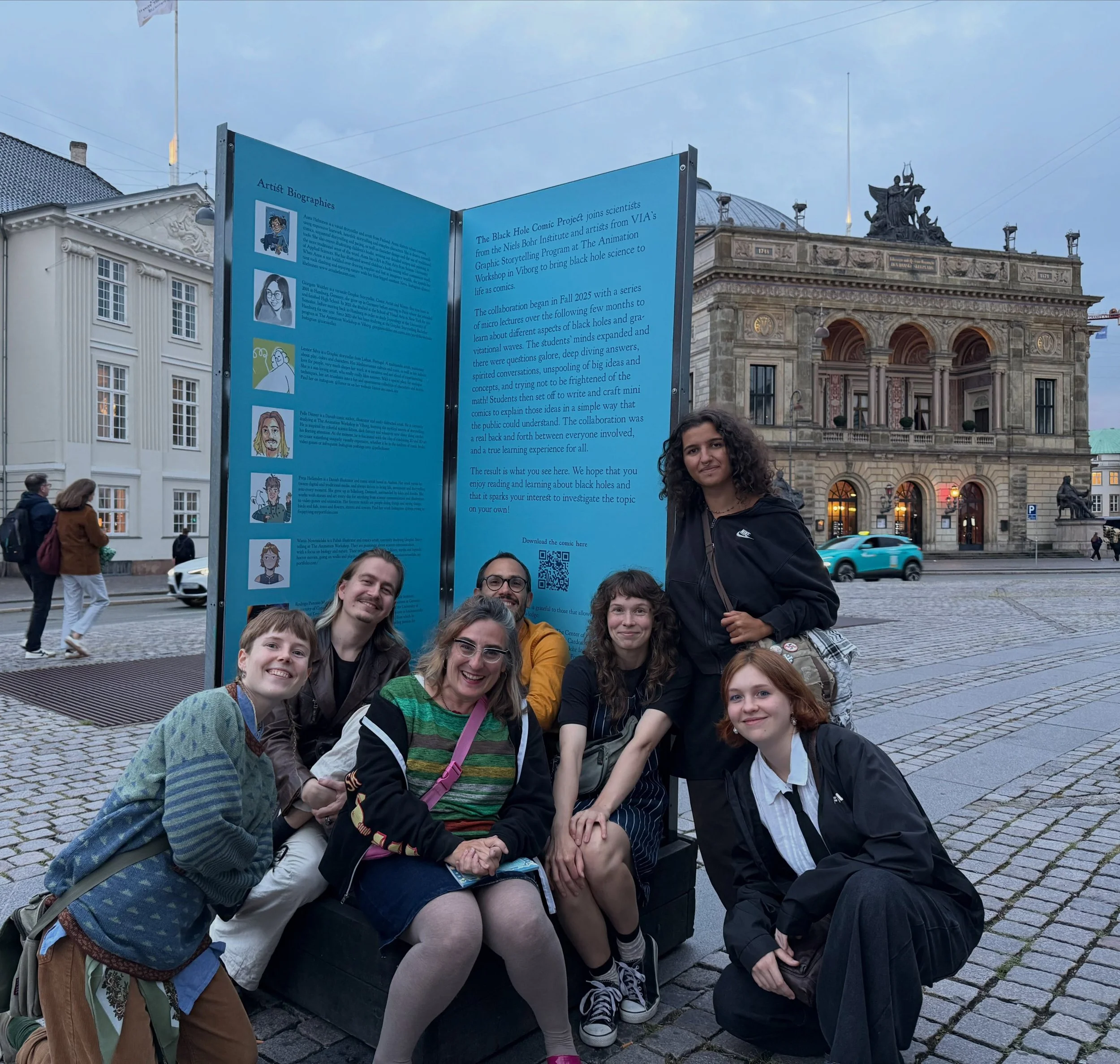 At the @blackholecomicbook posters in Kongens Nytrov with the artists @pelleditmer @annakhelminen @freja.ytting @waniuszek @liionor