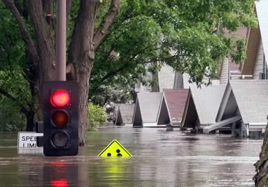 Flooded Houses - traffic light.jpg