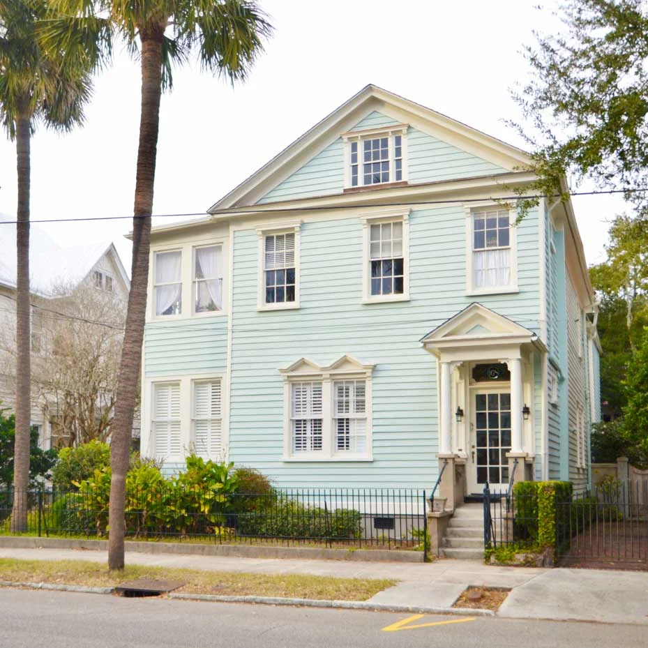 *** 2BD | 2BA | 1900SF • • • Conveniently located first floor apartment. • • • Unfurnished