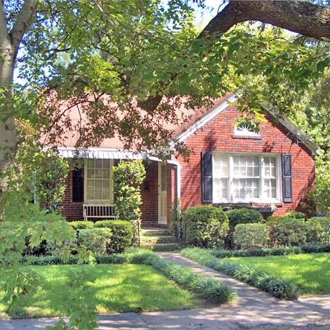 *** 2BD | 1BA | 900SF • • • Bungalow with fenced backyard in Byrnes Downs. • • • Unfurnished