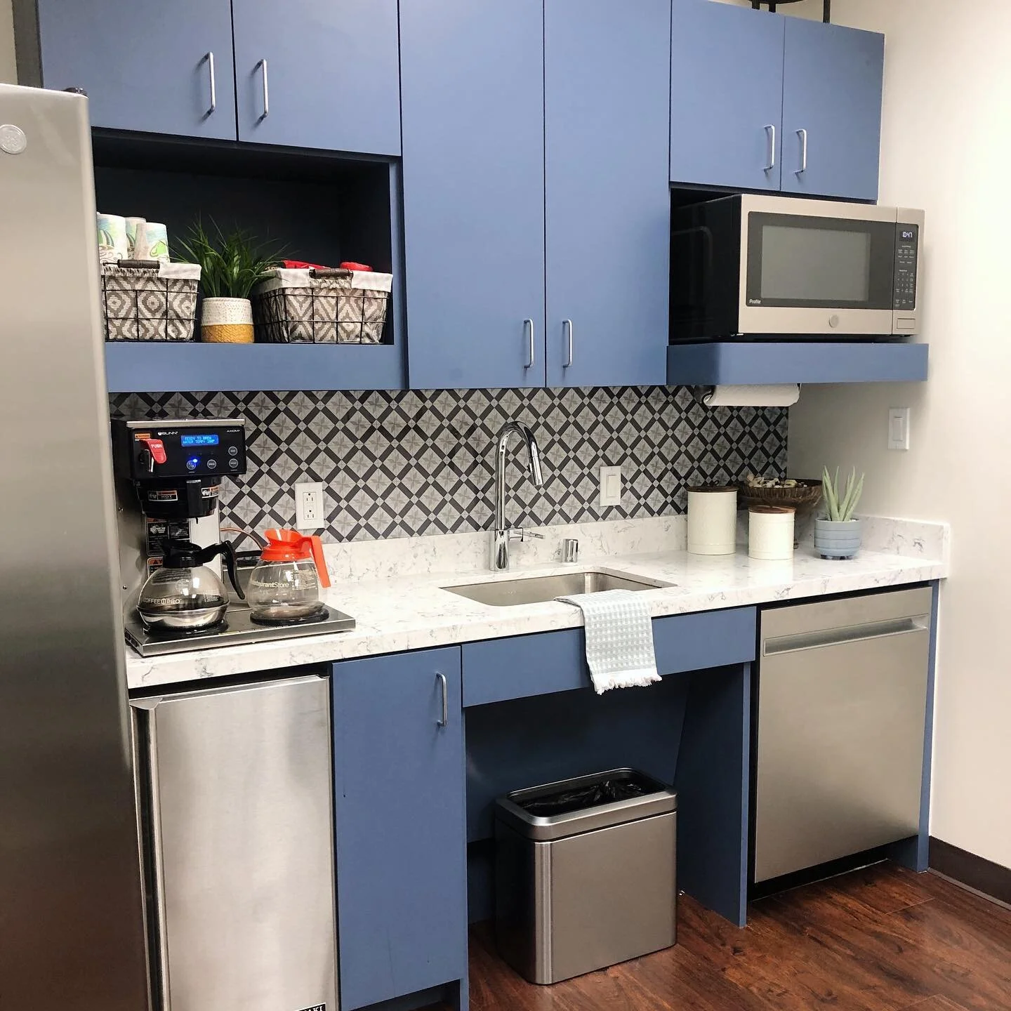 Before and after for our lovely client in Addison. The brief was the create a modern, functional break room that could stand up to coffee stains and heavy use. Commercial projects such as this can create a unique challenges and building codes, but it