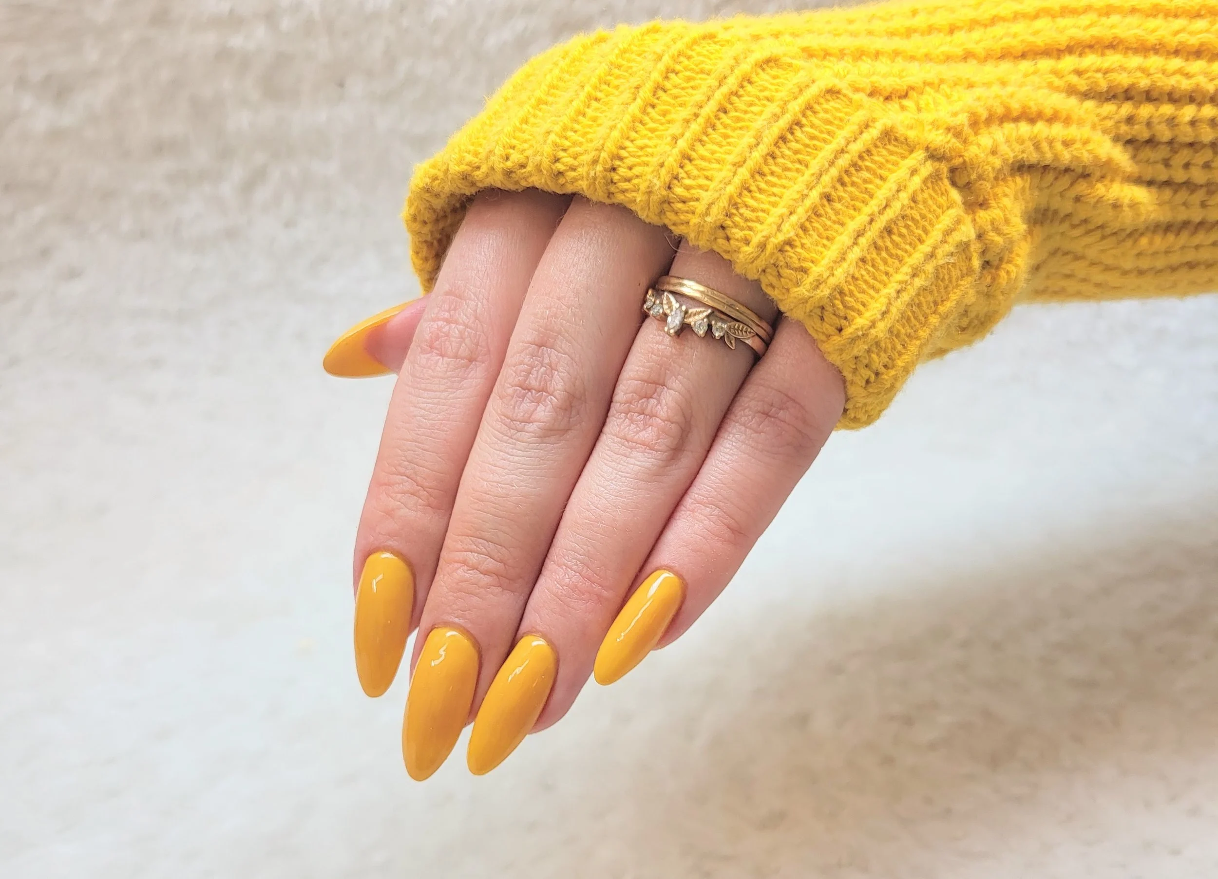 Oman kynnen vahvistus geelillä Kuopiossa