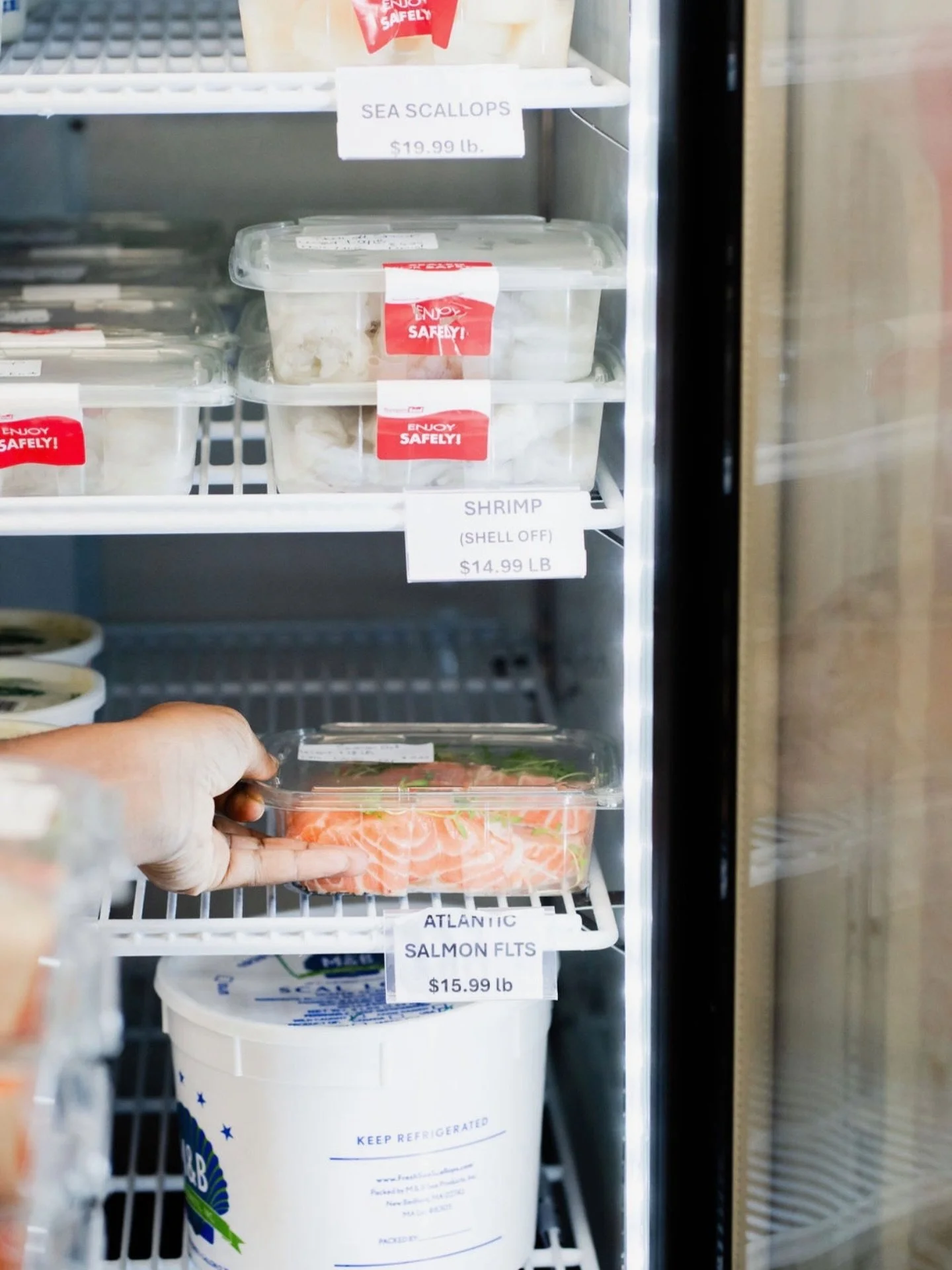 Playoffs at home? Say less 🏈
Whether you&rsquo;re cooking for a full house or just yourself 😉 our cooler is stocked and ready! 
Fresh seafood, grab-and-go, and perfect for feeding a crowd (or not).