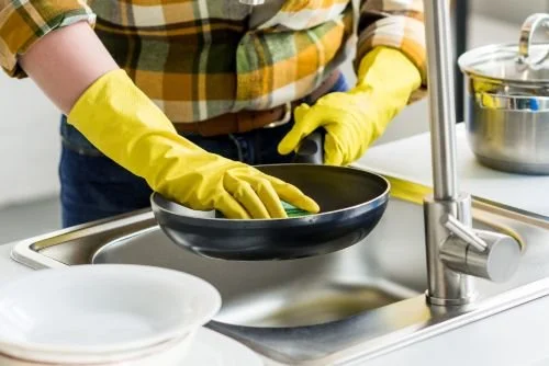 Hvordan vaske en stekepanne riktig?