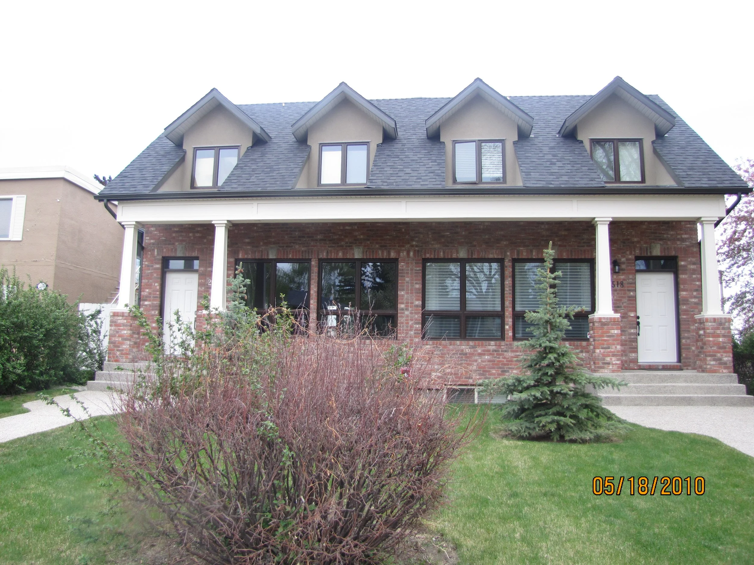 Freshly applied exterior stucco on a new house, completed by Uruk Stucco in Calgary