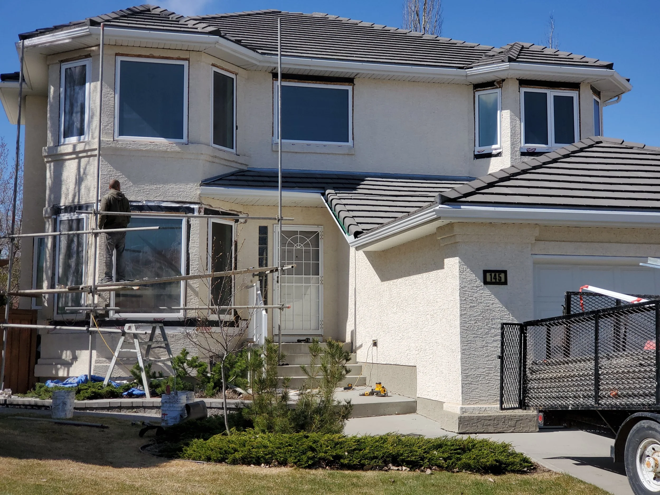 stucco repair and paint. uruk stucco . calgary ab.jpg