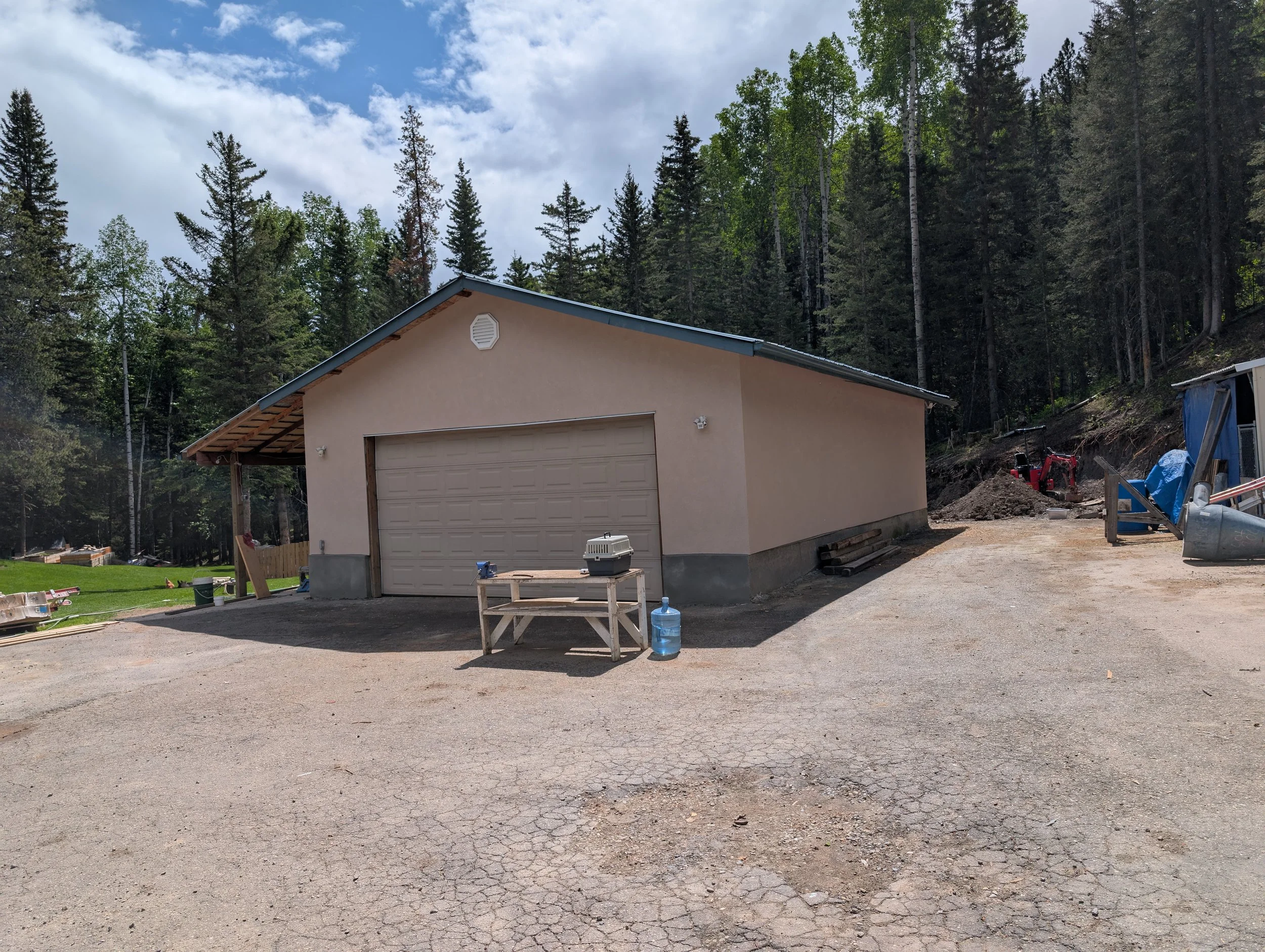new garage with stucco finish Bragg creek ab