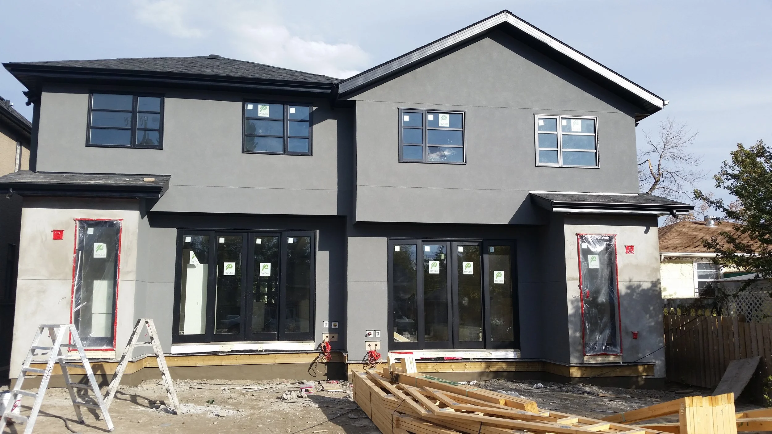 New stucco installation on a residential home in Calgary by Uruk Stucco