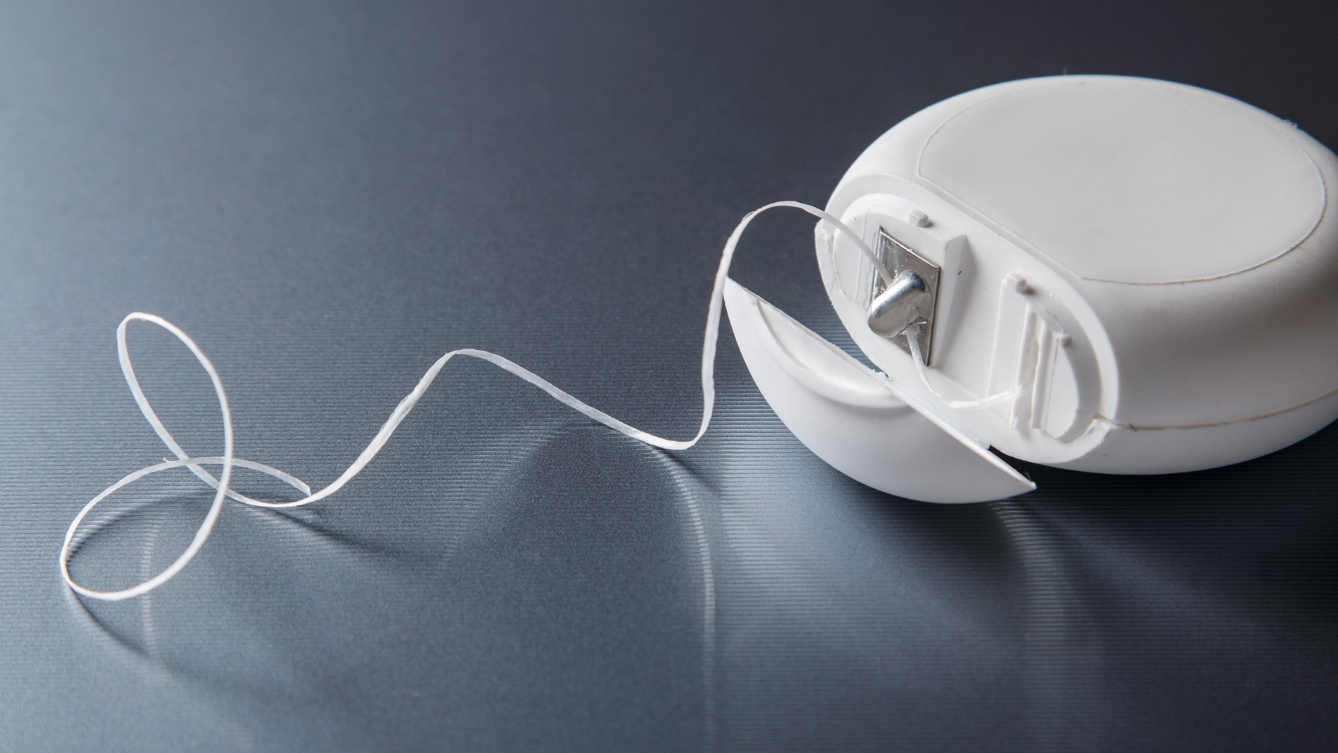 How to floss correctly — S3 DENTAL.CO.UK