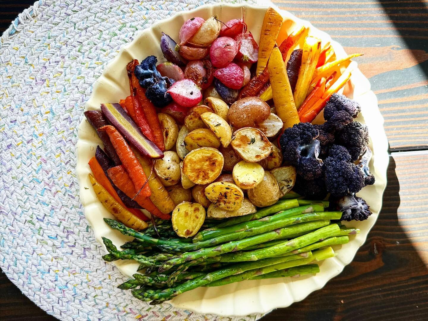 Terrible at posting 🫣. Wonderful at creating 🤩.
&bull;
A moment for all of the roasted spring veggies. Now just waiting for the weather to arrive 😜🌷🌱.