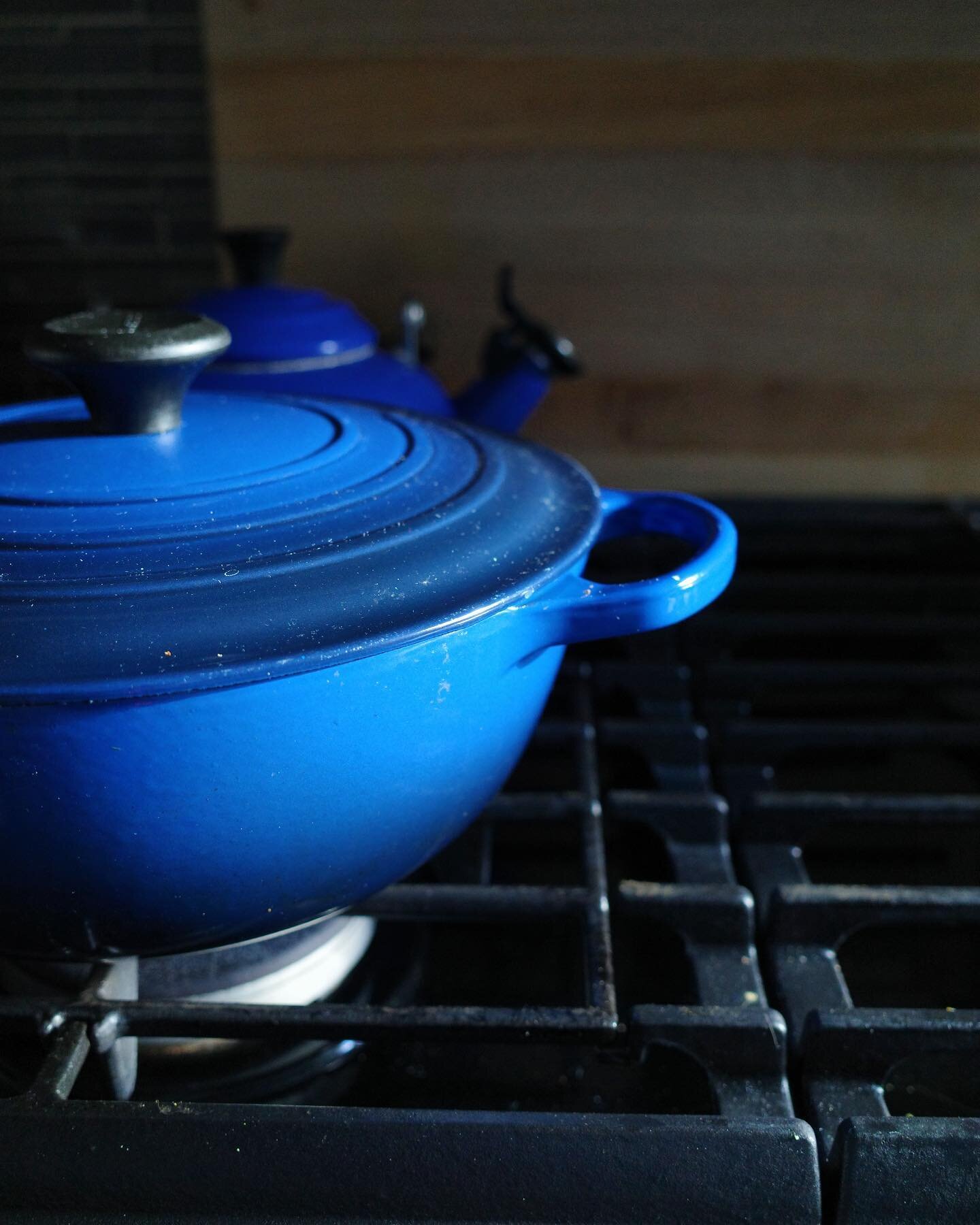 When it snows the end of March, you make a pot of soup.
&bull;
This @lecreuset is one of my favorite pots 😍.