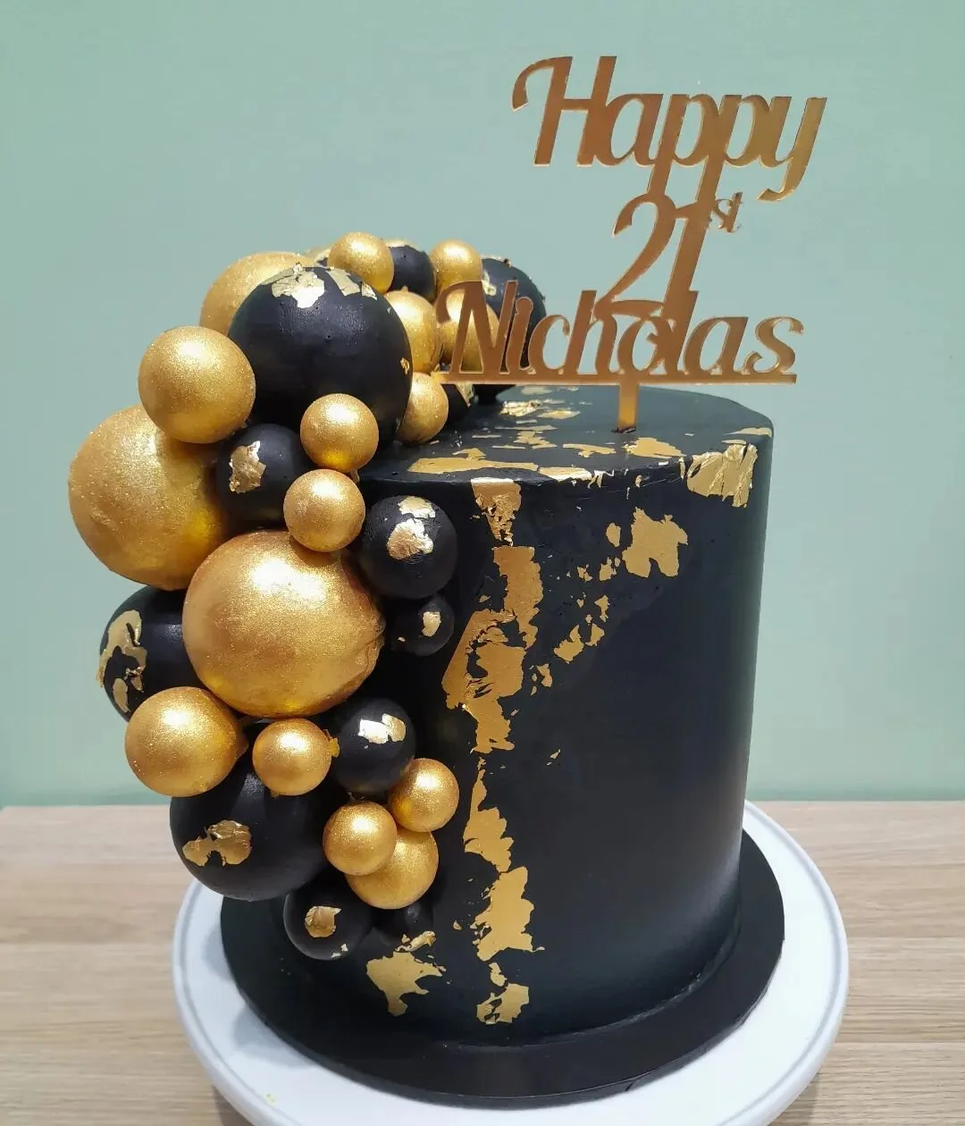 Aggregate more than 144 gold theme cake - in.eteachers