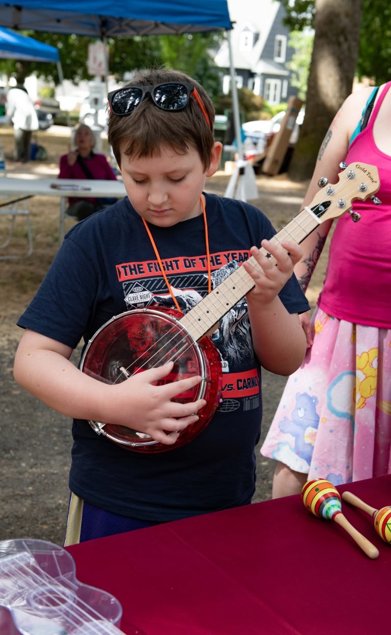 CHILD PLAYING GUITAR Englewood-Forest-Festival_-Salem-Reporter.jpg