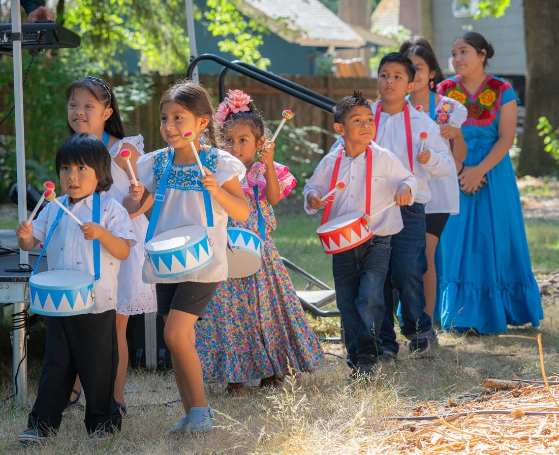 Enlace children's parade.jpg