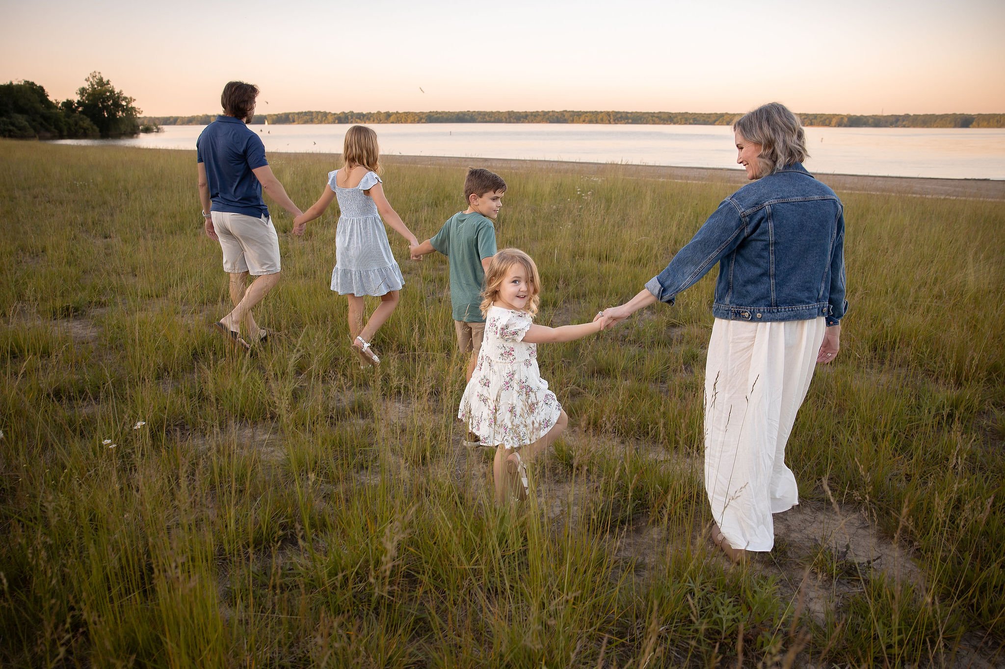 Estock_AA105_June03,2026_KelliPorterCreative_AC_Daisy.jpg