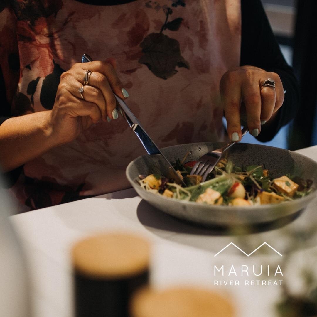 Dining with friends and family - one of life's simple pleasures and important for your overall wellbeing 👌 our dining room is often filled with great food and good conversation ... just the way we like it 🍽️ ⁠
⁠
www.maruia.co.nz