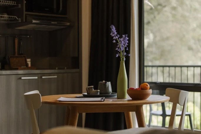 All the seven villas are fully self-contained with the addition of brand new kitchenettes, allowing flexibility and to encourage longer stays.  It&rsquo;s like having your own little apartment enveloped by the forest 🌳