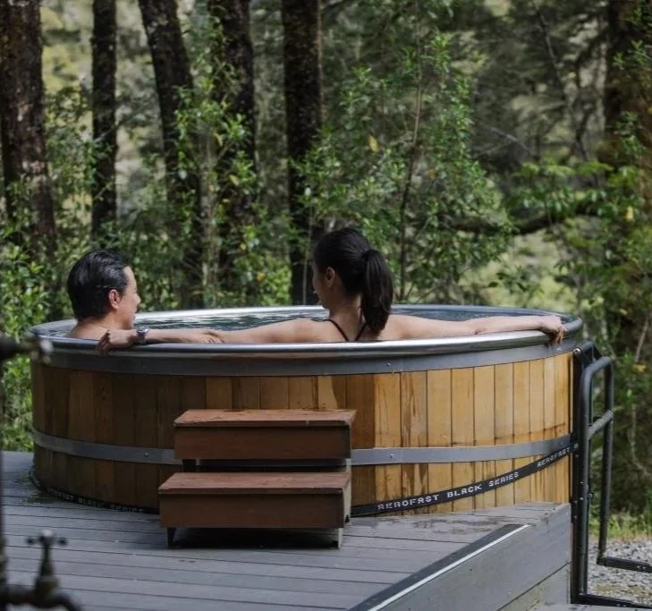 Maruia River Retreat NZ outdoor spa hot tub