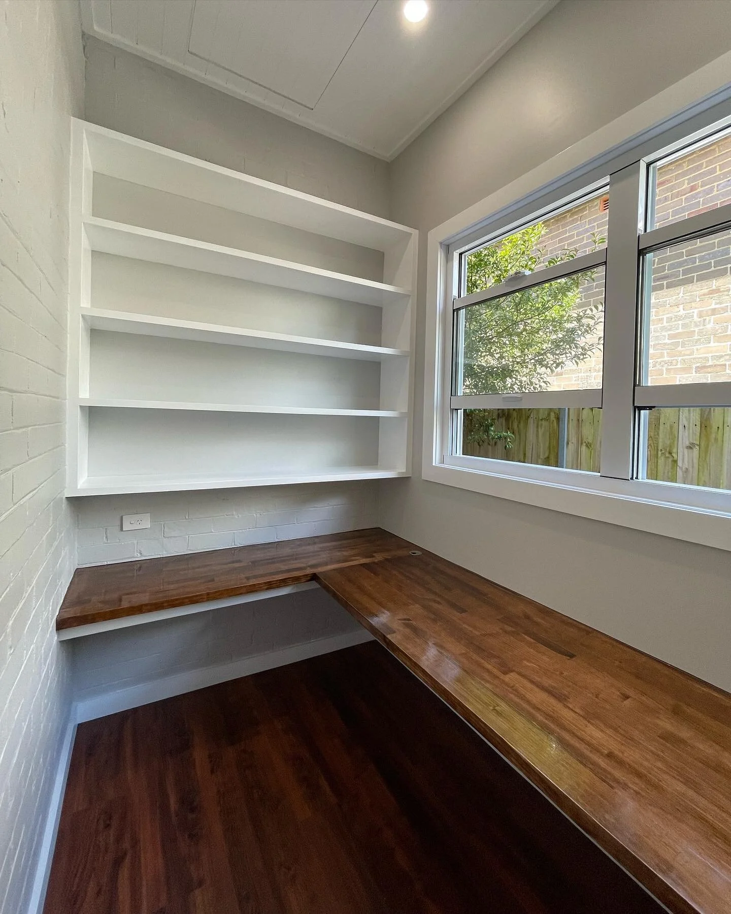 Interior on our latest #homeoffice reno! 🙂

Swipe for before shot!

Thinking of something similar for your home? 🤔 Get in touch today at jcrb.com.au/homeoffices

Window: @bradnamswindowsdoors 
Walls: @duluxaus #duluxdieskau 
Trim: @duluxaus #duluxv