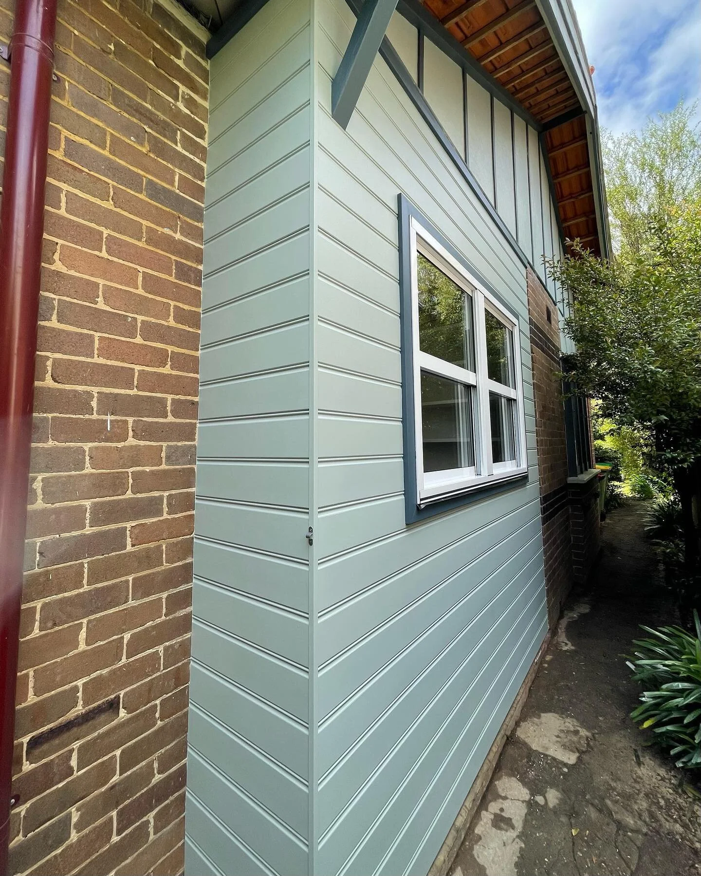 Wall rebuild on our most recent home office reno.
Swipe for before / during / after 🙂