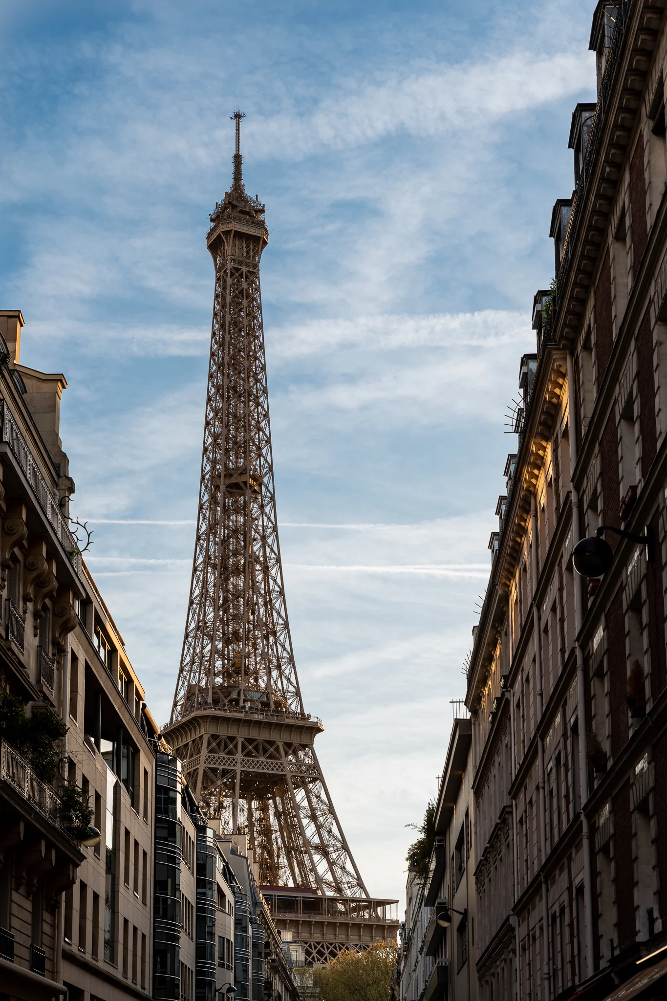 Rue de Monttessuy - Eiffel Tower.jpg