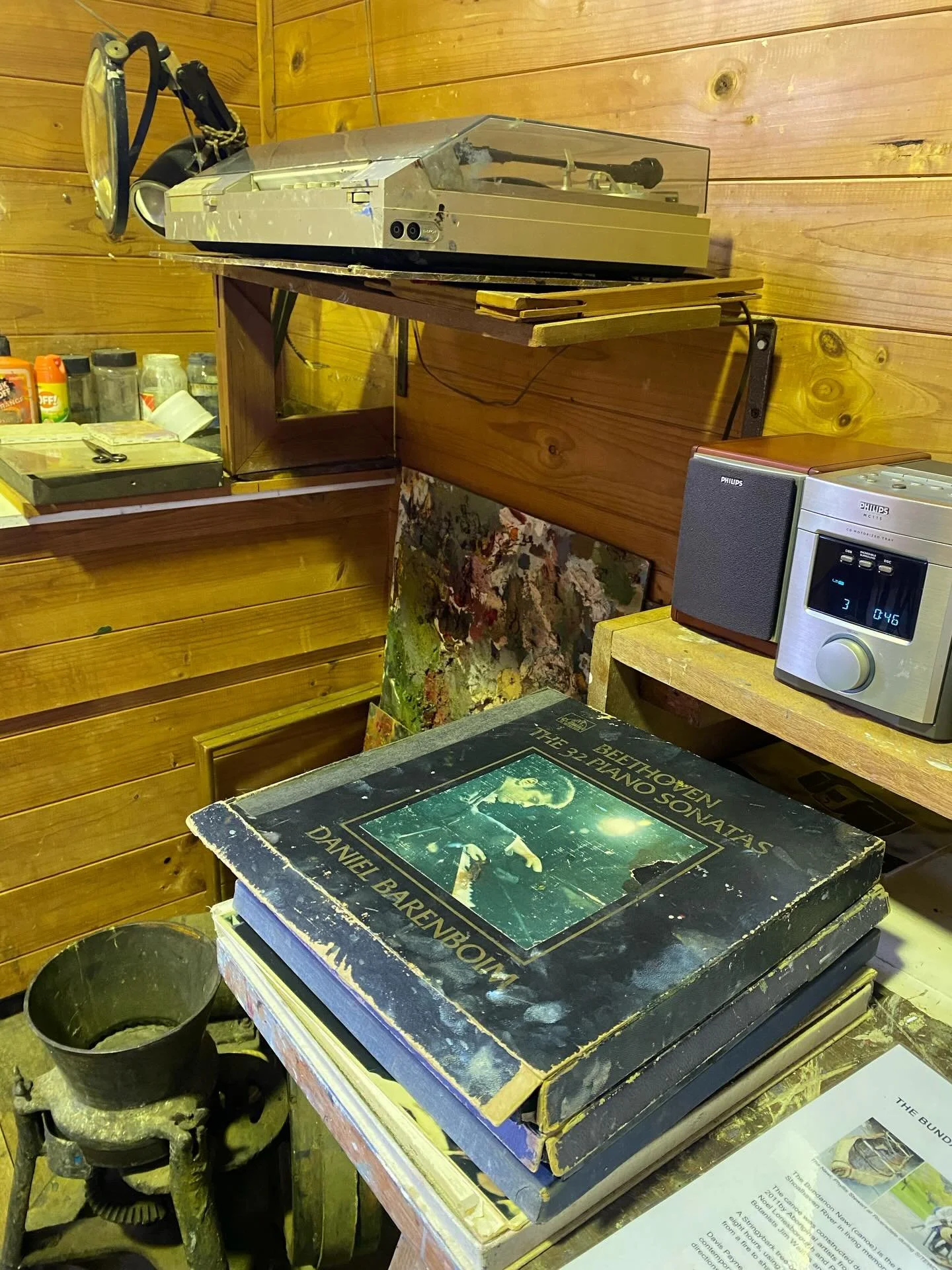 Visiting Arthur Boyd's painting studio on our last day here at @bundanontrust artist residency with some of my @decibelnewmusic buddies.  Nice studio music set up - made me think of you @kevin.robertson.art !