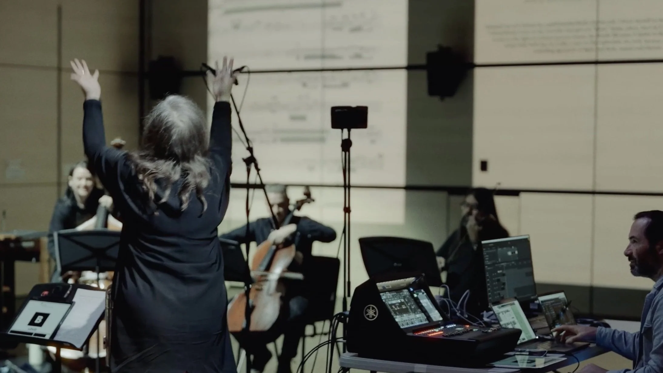 Conducting Jon Rose's recordings of bees swarming around the spatial audio system with @stuartgjames on the controls, with the rest of @decibelnewmusic on the stage at the #Derksen at @waapa.ecu as part of our new show #BioFONIKA

#digitalscore #anim