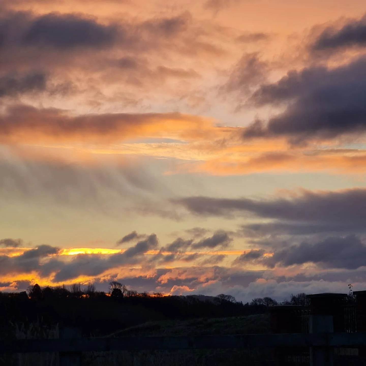 on my way for day 2 at bleddfa for the winter artisan Market. what a gorgeous sky!!
don't forget I am having half price print sale just today!!! (check my grids for the collection of prints message me if you are interested)
#havingasort
#bleddfa #gra