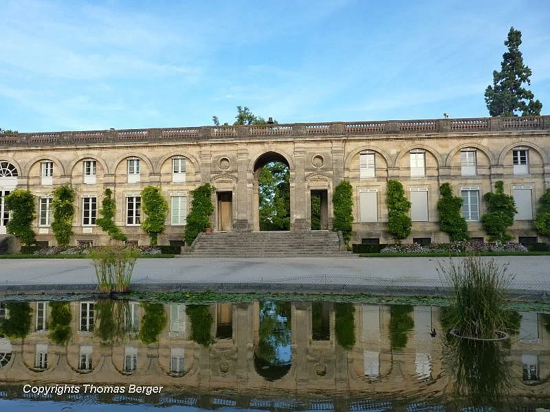 I found two parks in Bordeaux that I needed to investigate - the older 'Jardin Publique' (Public Garden) and the more recently created 'Jardin Botanique' (Botanical Garden). The 'Jardin Publique' of Bordeaux was inspired by humanistic ideals and was supposed to serve the public of Bordeaux as "a place of recreation and to stay healthy". It was originally created in the French style by the architect Ange-Jacques Gabriel around 1750, but one hundred years later, this 25-acres park was redesigned, according to the taste of the time, as an English Garden.