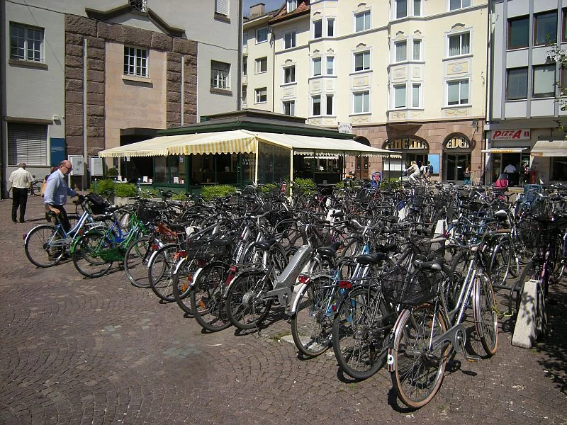 In the cities, like here in Bozen (Bozano), bikes are a popular means of transportation.