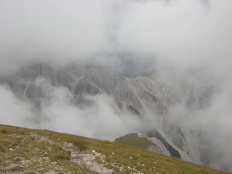 The top of Piz da Peres was covered in clouds, so we could not enjoy a wide view over the Alps. But the fog was beautiful in its own way.