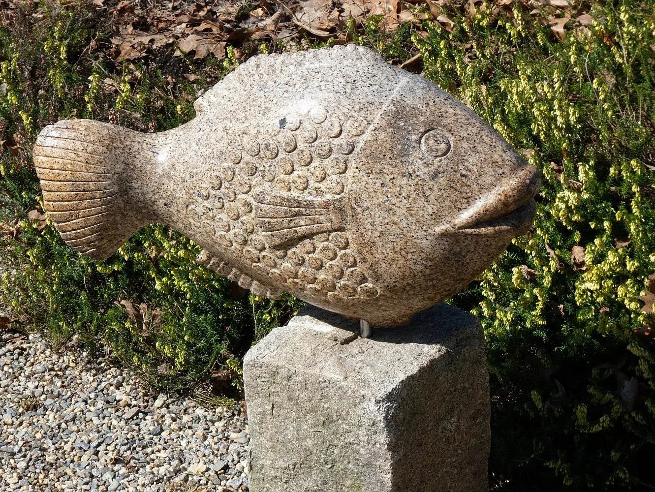 'Lips' 2011, granite