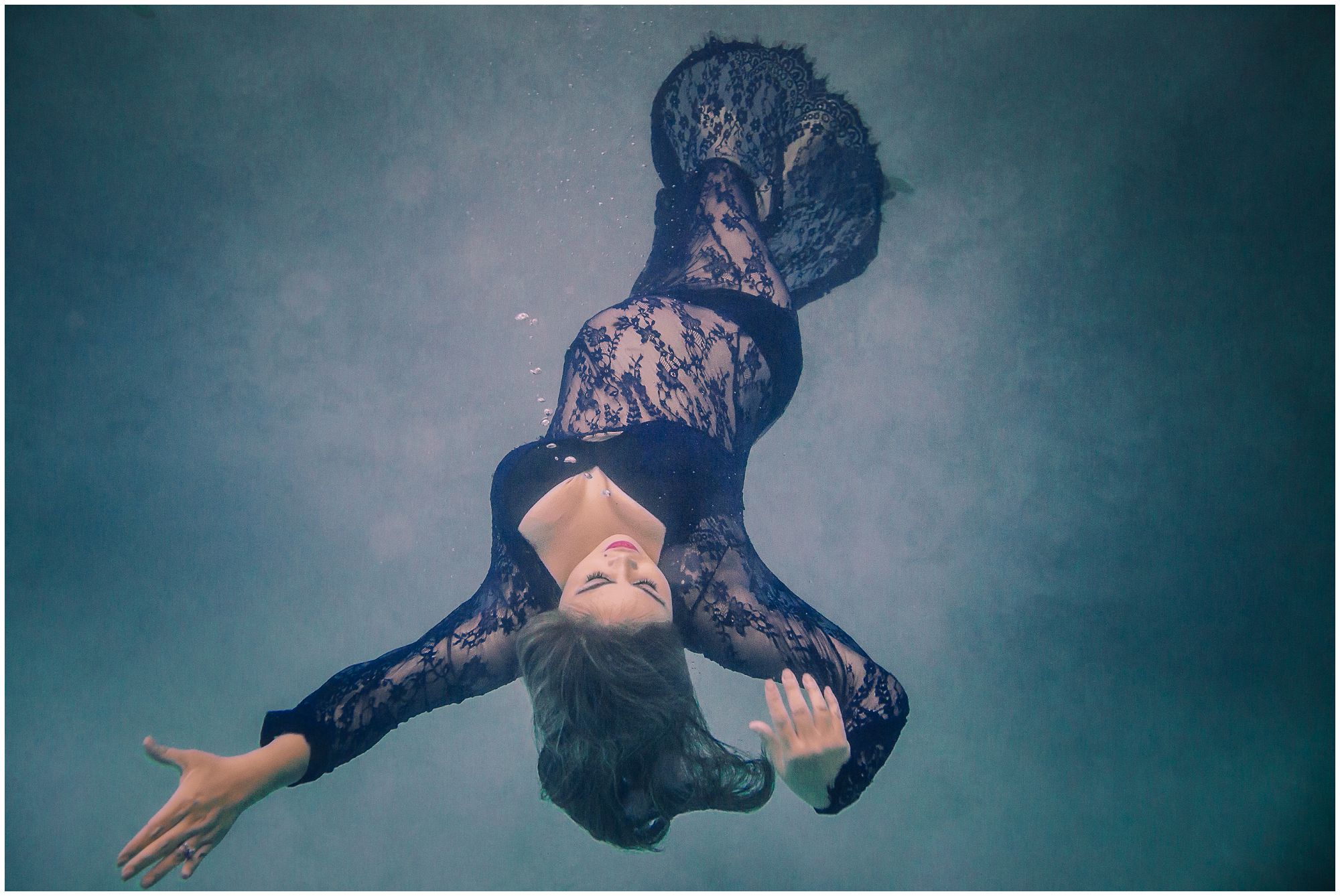 Michigan mamas swim underwater for maternity session