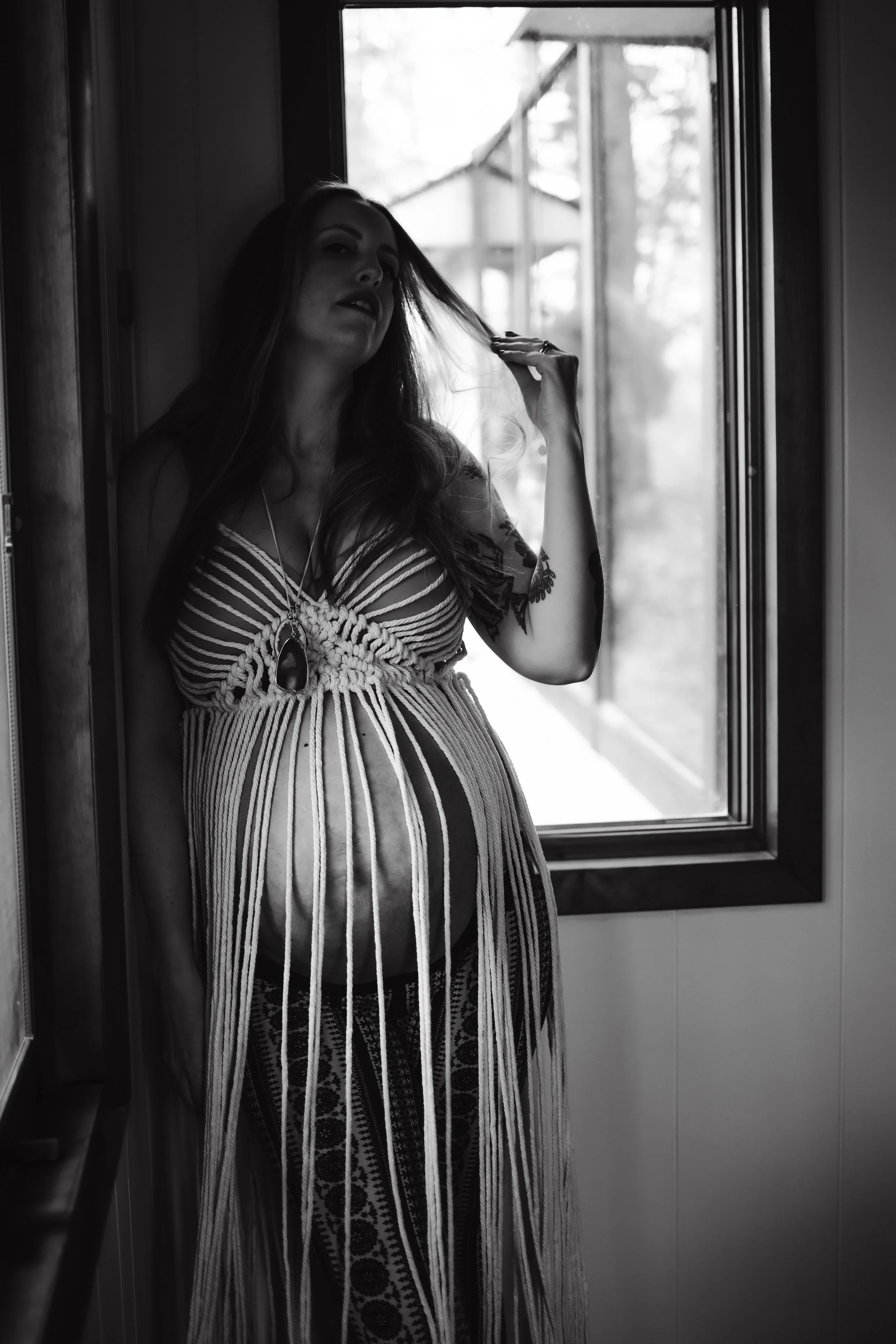 Maternity-Cottage-Session-Em-54.jpg