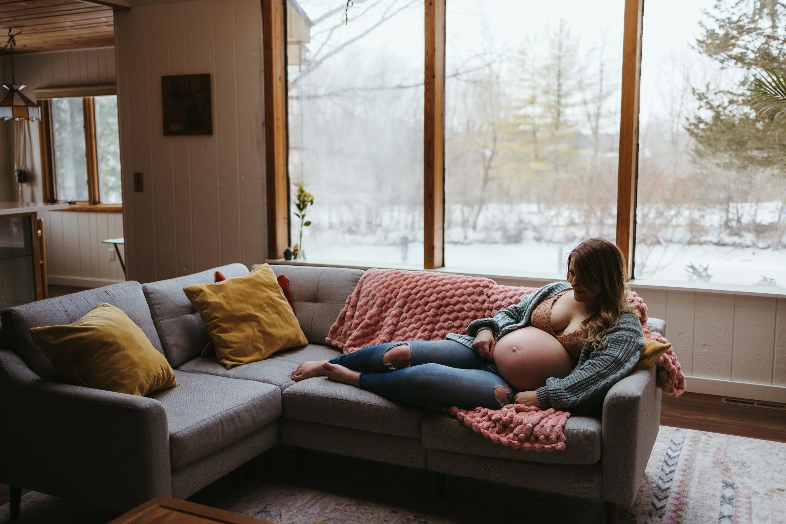 Lifestyle-maternity-photography-Michigan (15).jpg