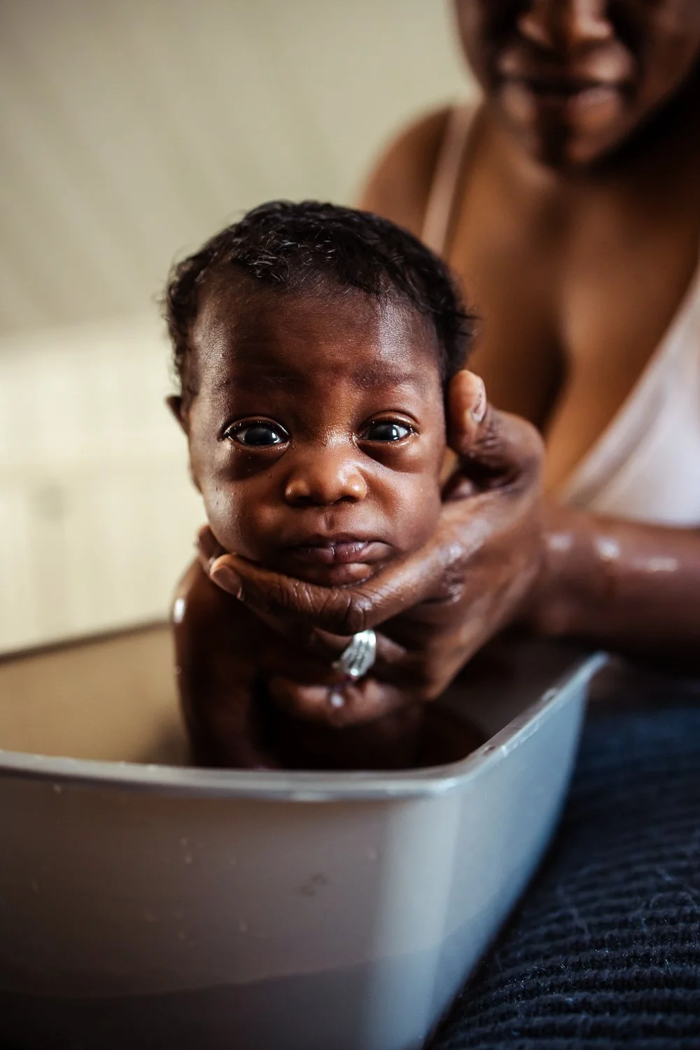 Baby getting first bath with professional photos