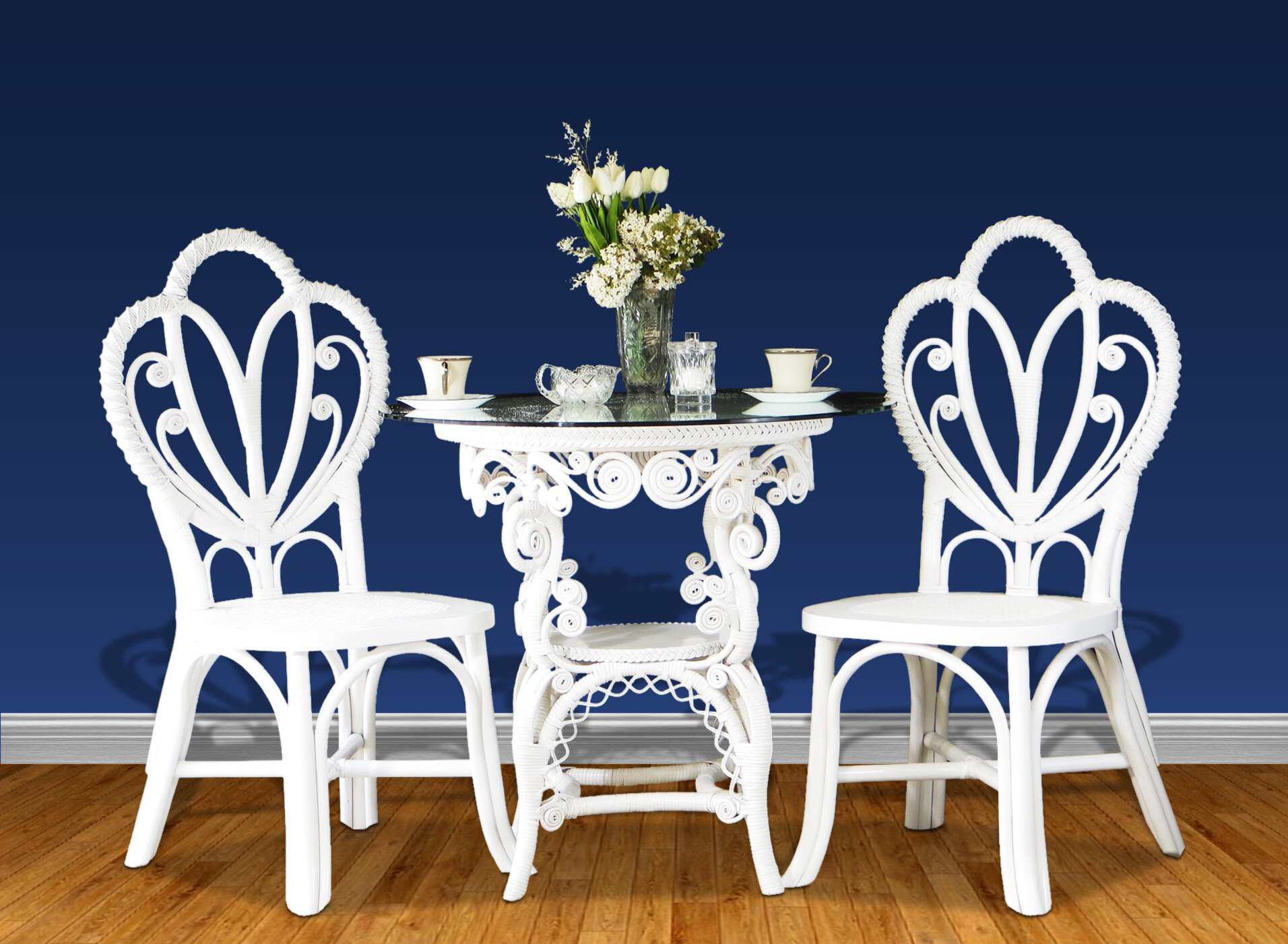 Round Table Victoria Tea Set - White
