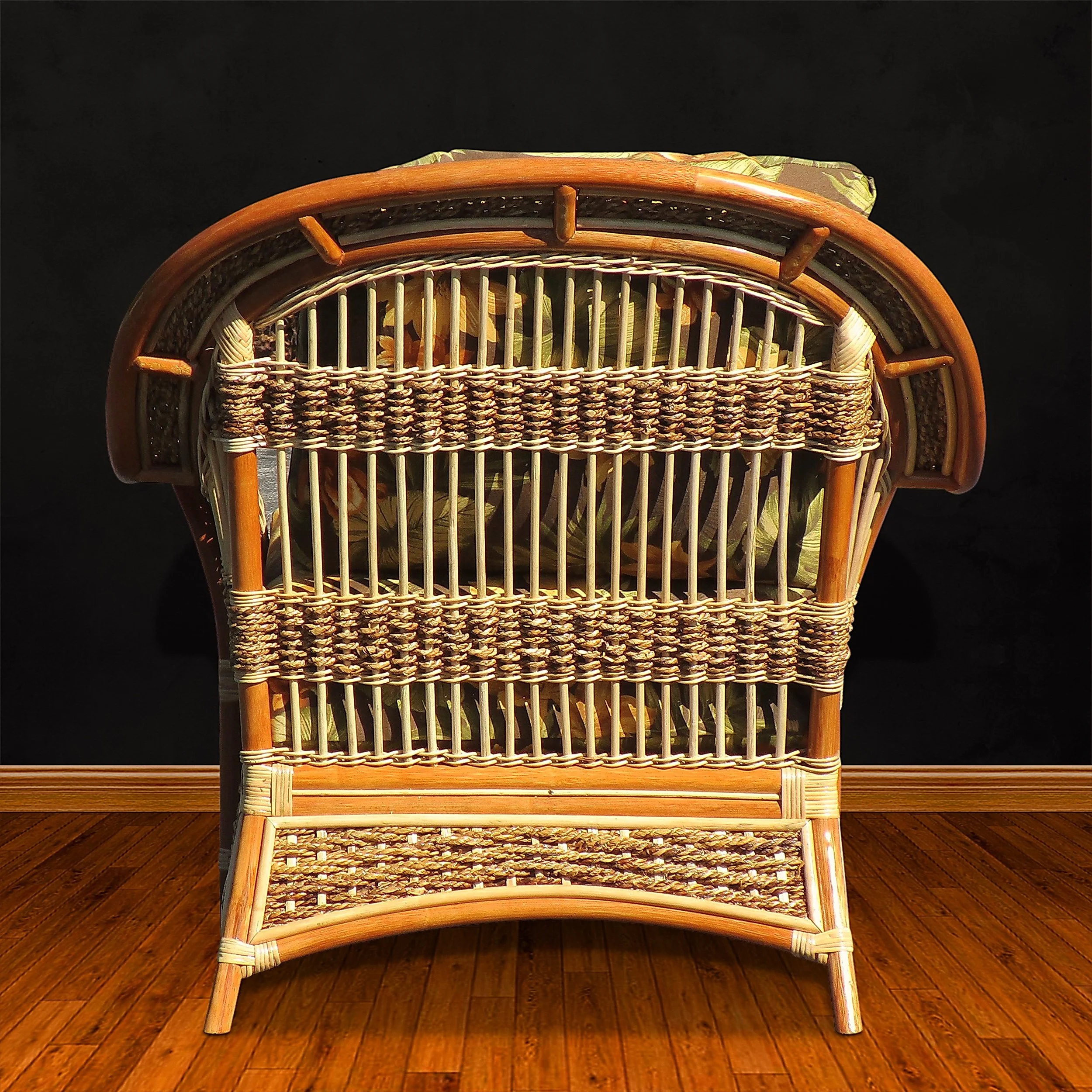 SI ARMCHAIR BROWN  02 UPGRADE BLACK WALL.JPG