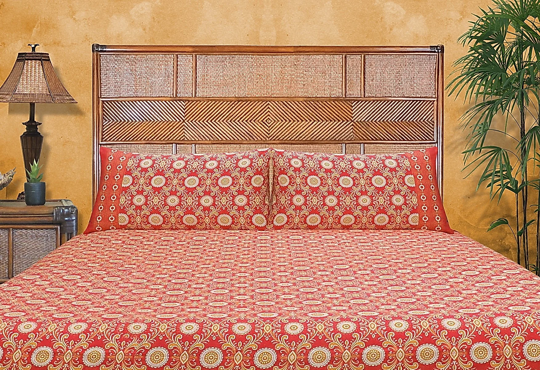 PALM HARBOR QUEEN HB SCENE 01 LOWER PILLOW CROPPED.JPG