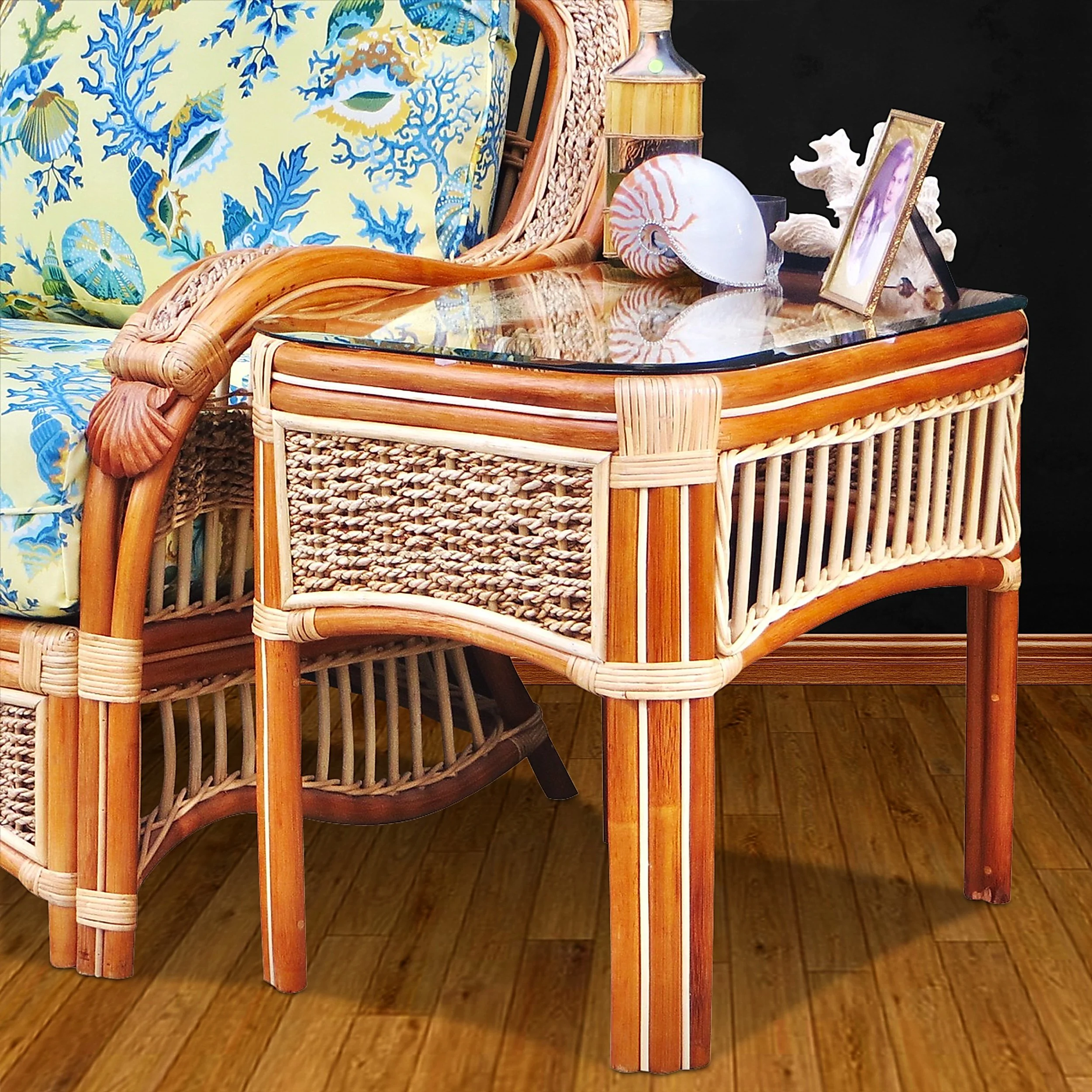 SEASCAPE ARMCHAIR SO2 02 UPGRADE BLACK WALL.JPG