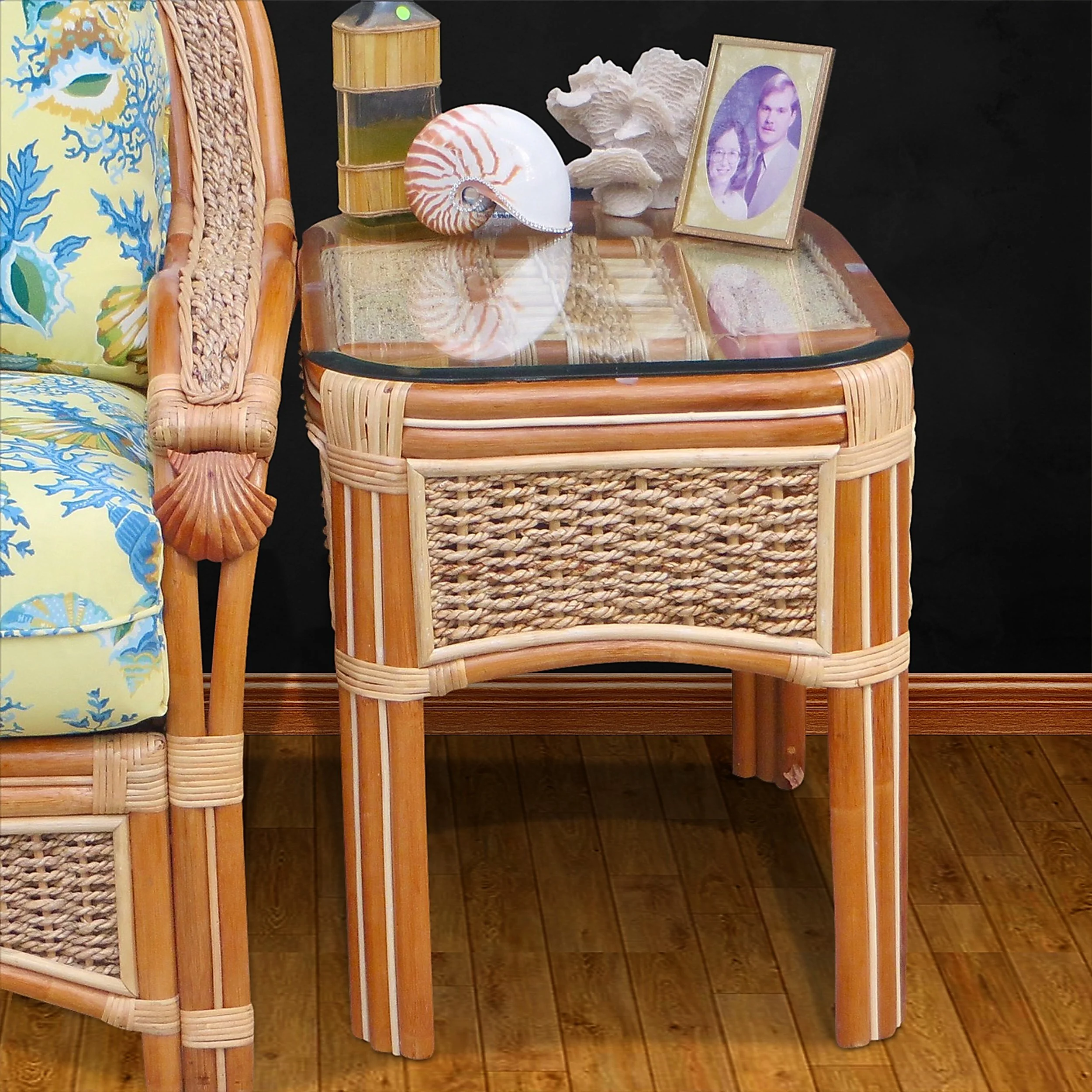 SEASCAPE ARMCHAIR SO2 03 UPGRADE BLACK WALL.JPG
