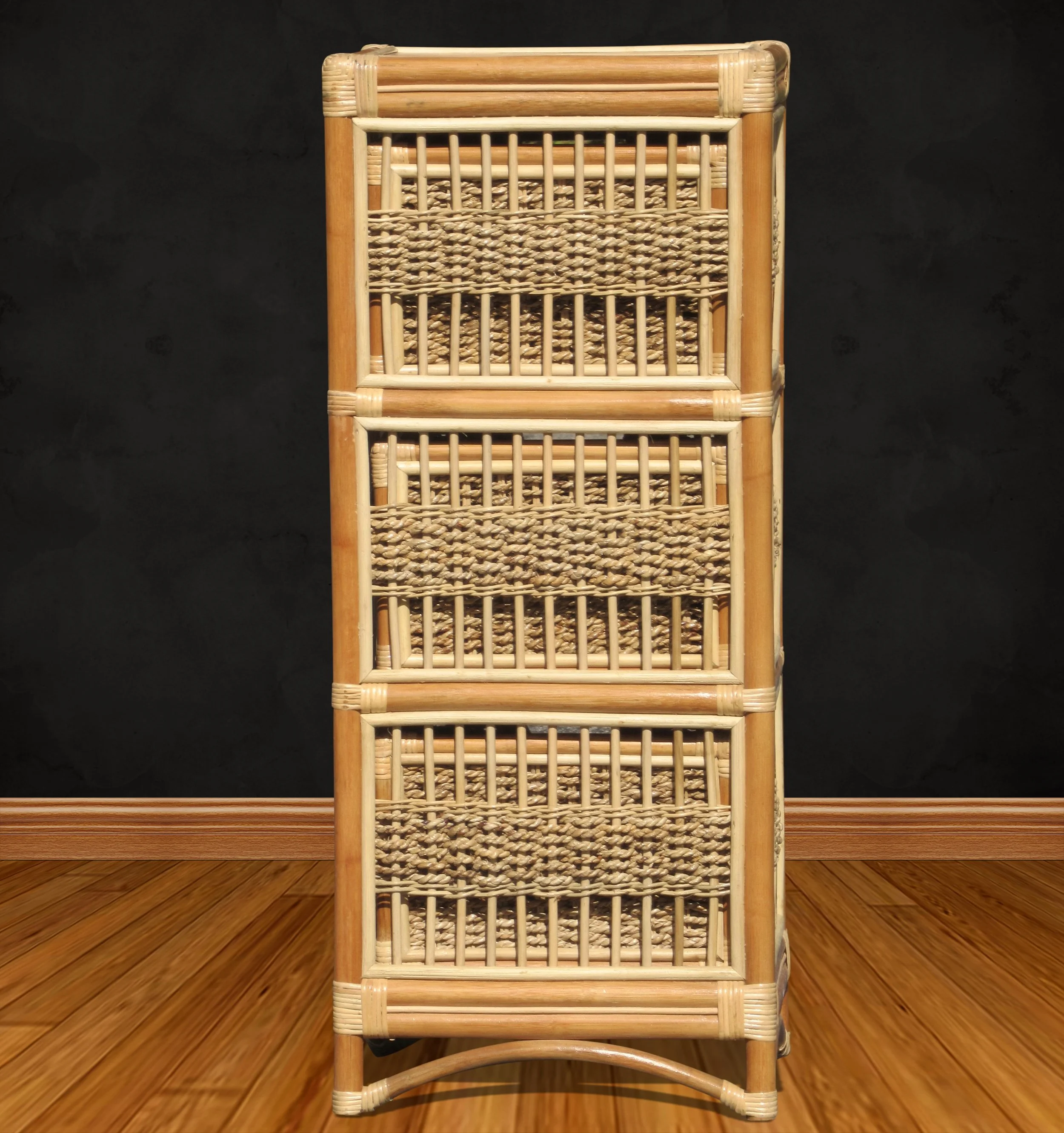 SI3D 04 BLACK WALL.JPG